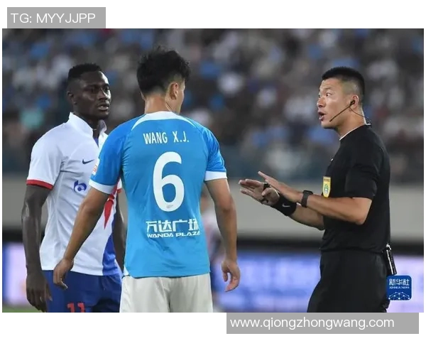 大连人迎战上海申花争夺中超积分榜关键战役的胜利荣耀